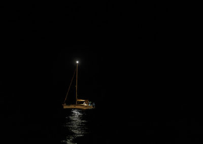 Sébastien Crego bateau nuit reflets mer noir