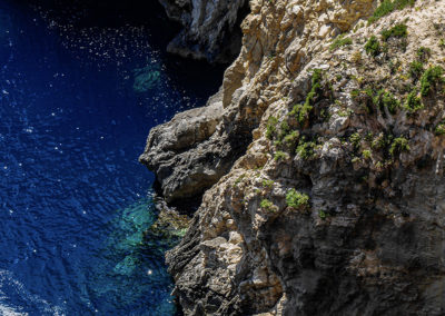 Sébastien Crego bateau touristes malte mer bleue falaise