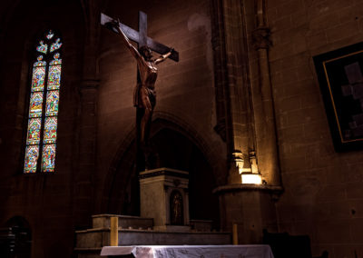Sébastien Crego église christ éclairé vitrail autel clair obscur